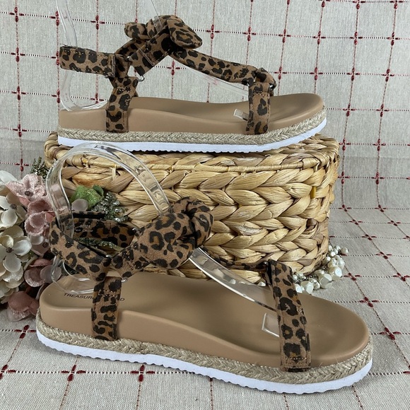 Treasure & Bond “Eliza” Leopard Print Strappy Sandals Girls Sz 5 Contour Footbed - Picture 5 of 7
